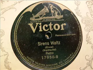 small_victor 17950 b.webp